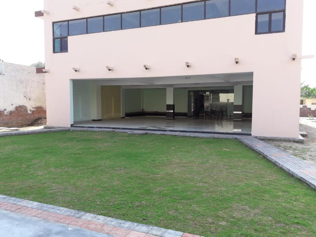 Yog Bhawan Aparthotel Greater Noida Ngoại thất bức ảnh